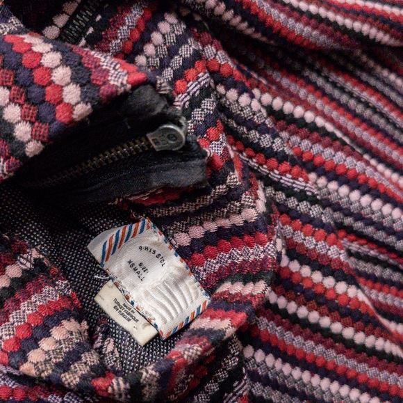 Sleeveless pink and purple mock neck tapestry blouse - Picture 6 of 6